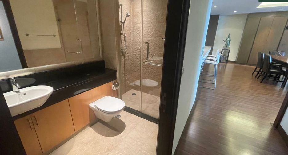 For rent 3 bedrooms condo in Sathon, Bangkok