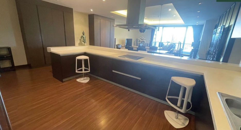For rent 3 bedrooms condo in Sathon, Bangkok