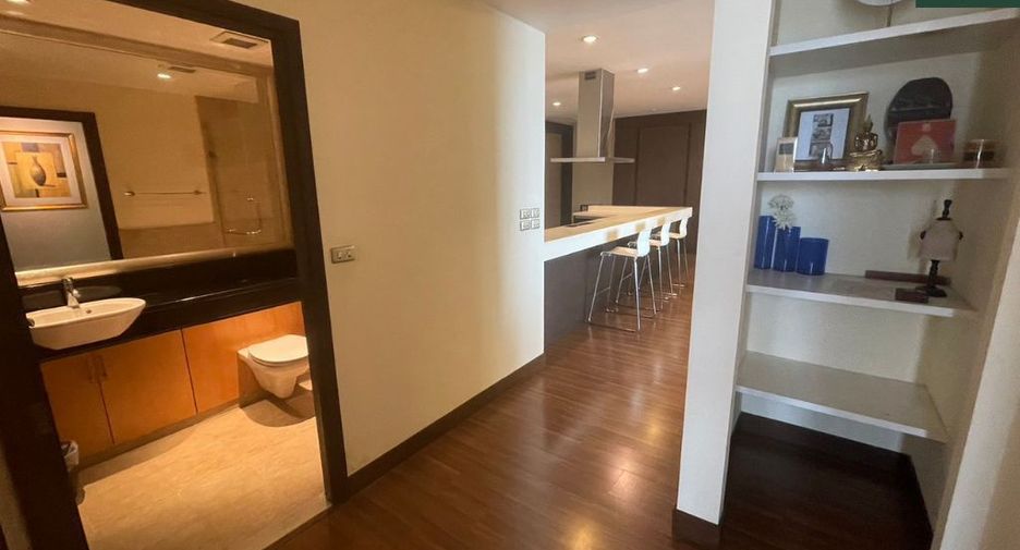 For rent 3 bedrooms condo in Sathon, Bangkok