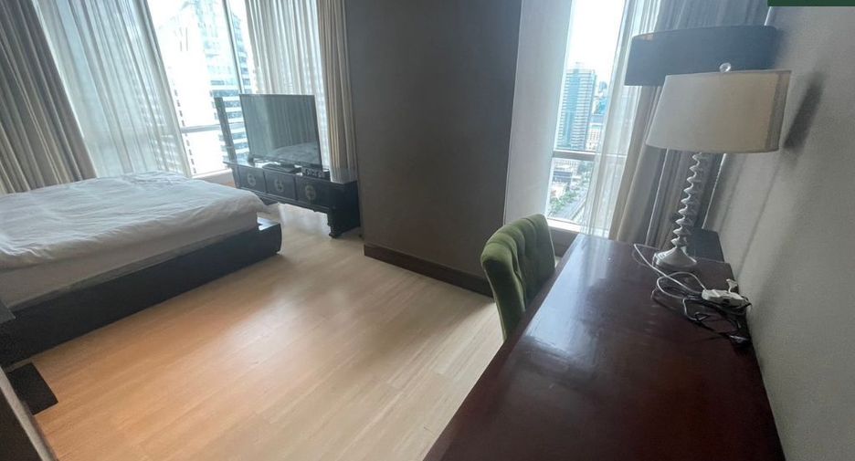 For rent 3 bedrooms condo in Sathon, Bangkok