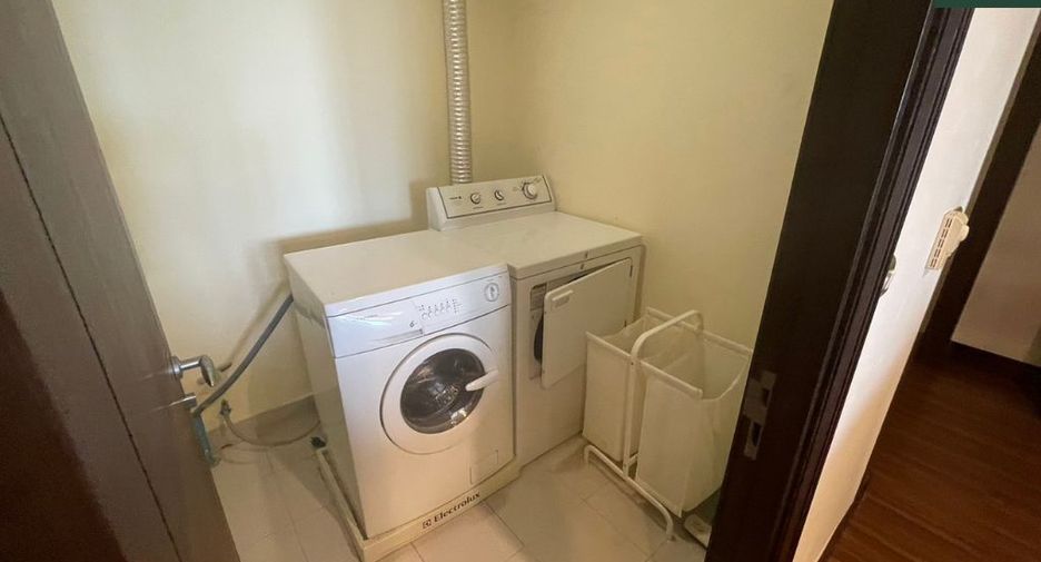 For rent 3 bedrooms condo in Sathon, Bangkok