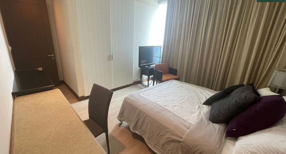 For rent 3 bedrooms condo in Sathon, Bangkok