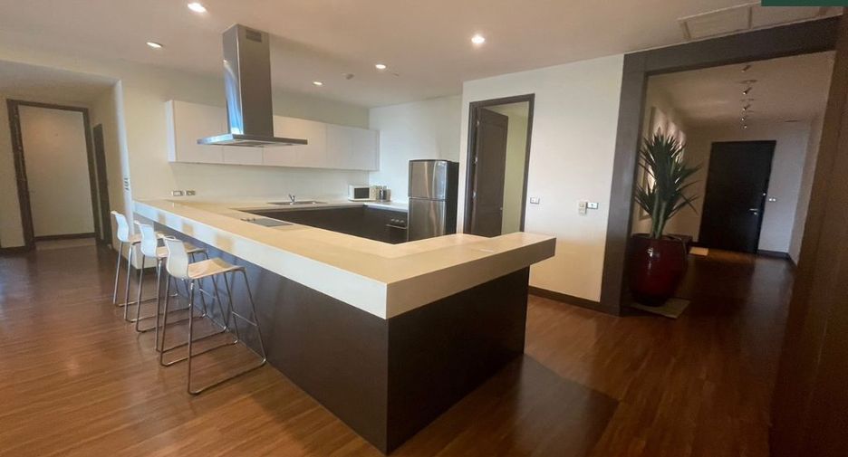 For rent 3 bedrooms condo in Sathon, Bangkok