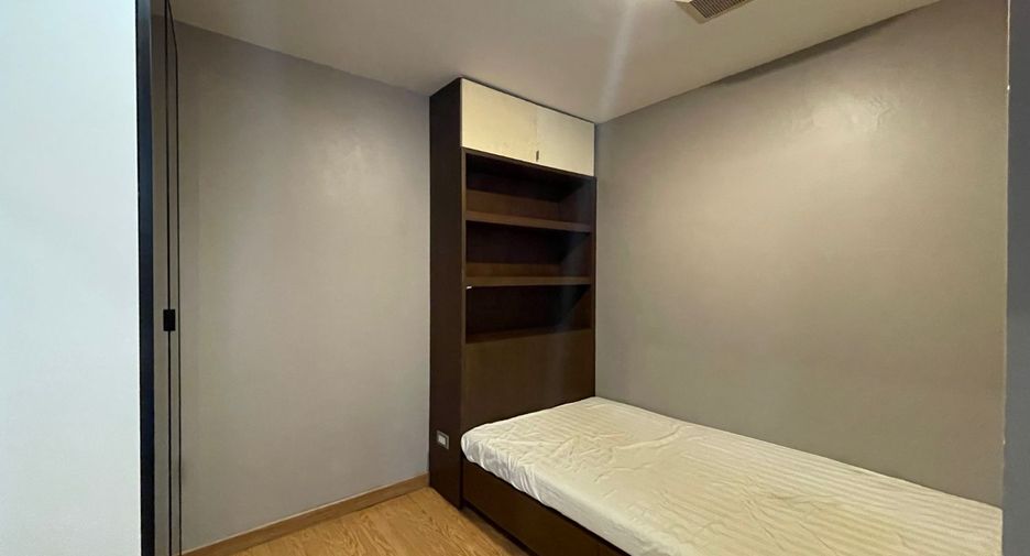 For sale 3 bedrooms condo in Watthana, Bangkok