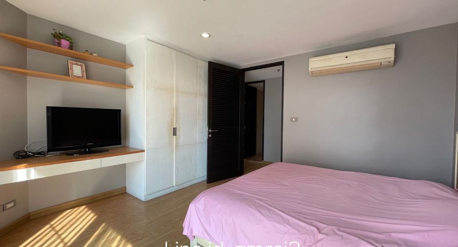 For sale 3 bedrooms condo in Watthana, Bangkok