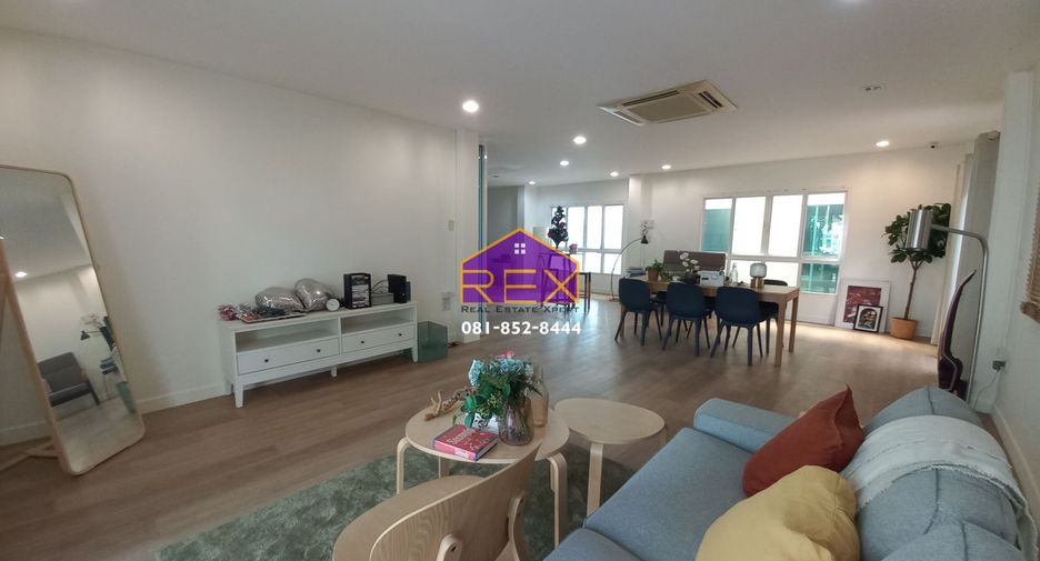 For sale 9 Beds house in Phutthamonthon, Nakhon Pathom