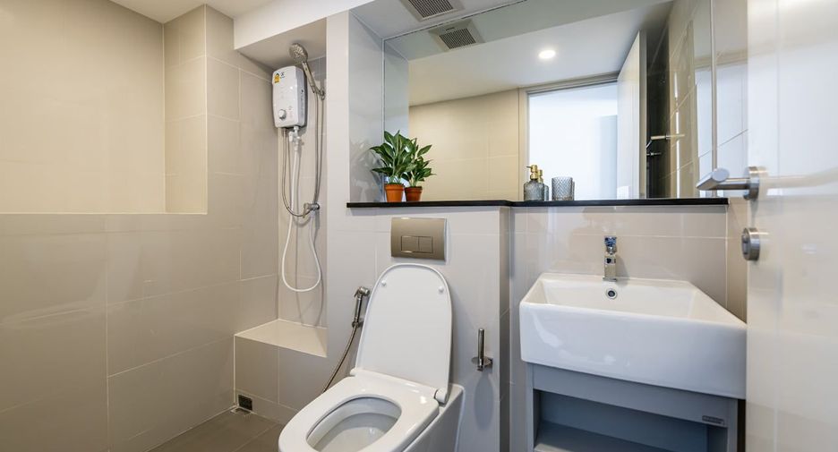 For sale 1 Beds apartment in Sathon, Bangkok