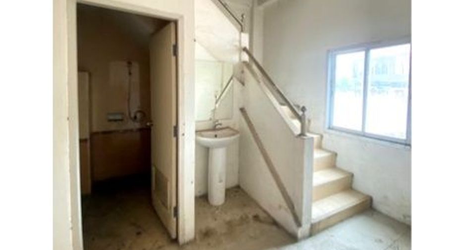 Gewerbefläche zum Kauf mit 8 Zimmer in Phan Thong, Chonburi