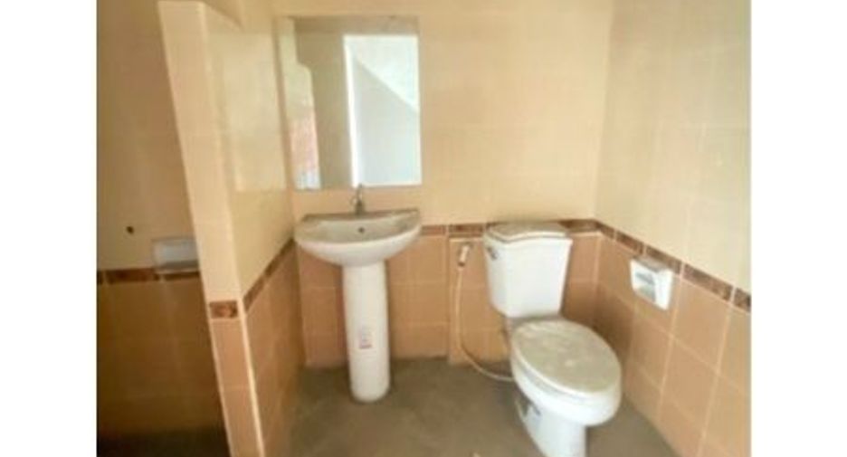 Gewerbefläche zum Kauf mit 8 Zimmer in Phan Thong, Chonburi