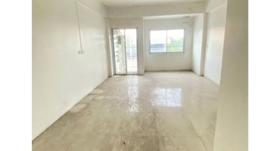 Gewerbefläche zum Kauf mit 8 Zimmer in Phan Thong, Chonburi