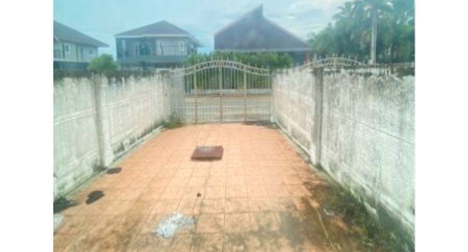 Gewerbefläche zum Kauf mit 8 Zimmer in Phan Thong, Chonburi
