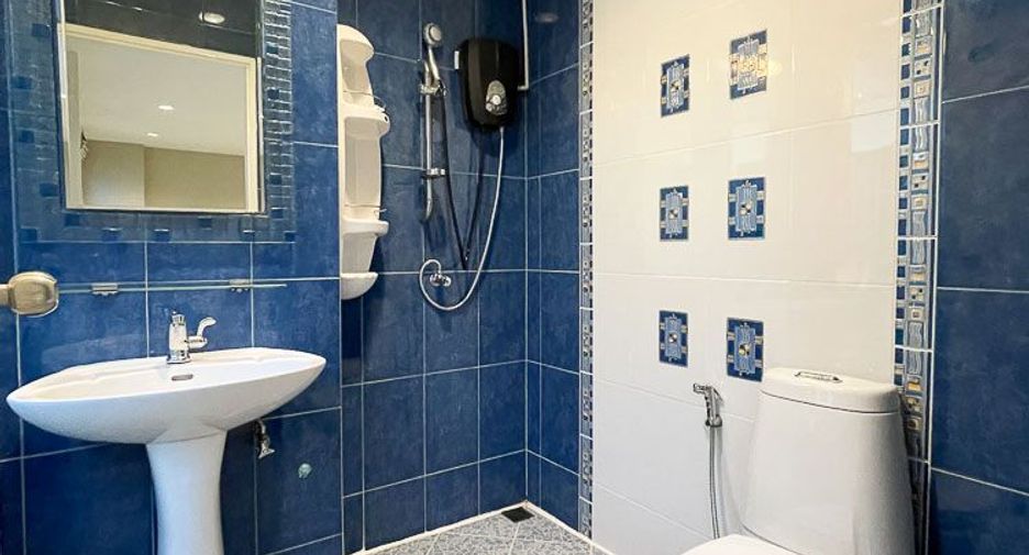 For rent 5 ベッドルーム townhouse in Yan Nawa, Bangkok