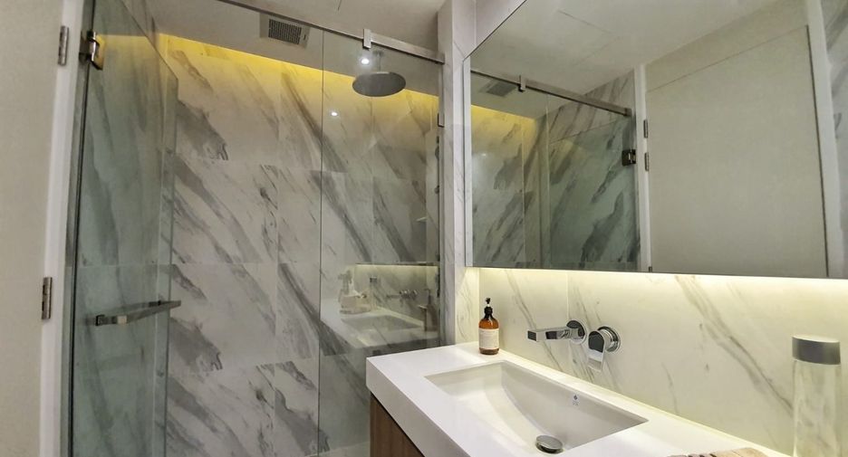 For sale 2 Beds condo in Khlong Toei, Bangkok