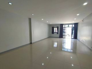 À louer et à vendre 4 chambres appartement à Thung Khru, Bangkok