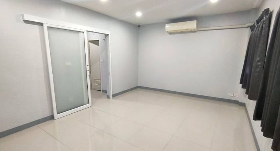 À louer et à vendre 4 chambres appartement à Thung Khru, Bangkok