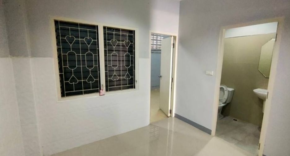 À louer et à vendre 4 chambres appartement à Thung Khru, Bangkok