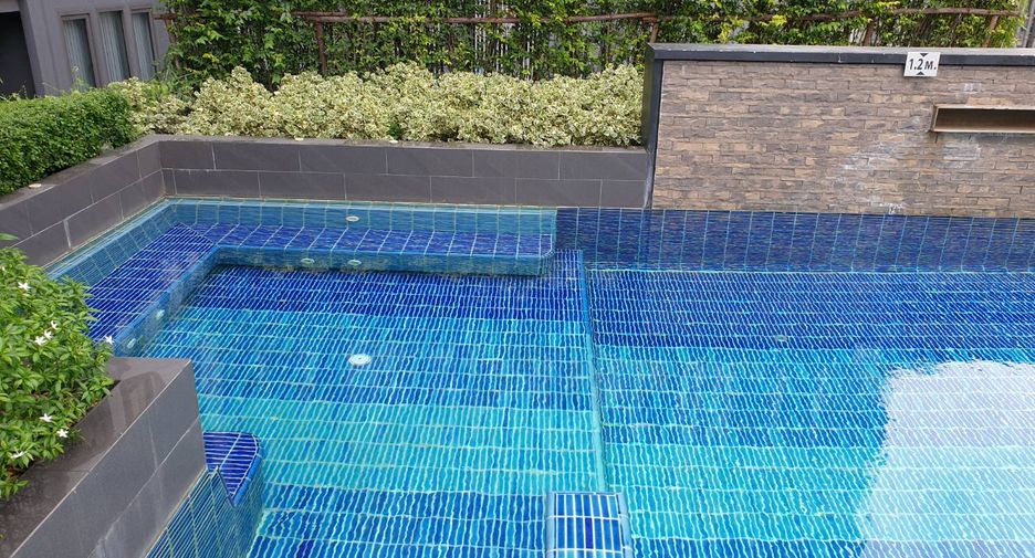 For sale 2 bedrooms condo in Phra Khanong, Bangkok