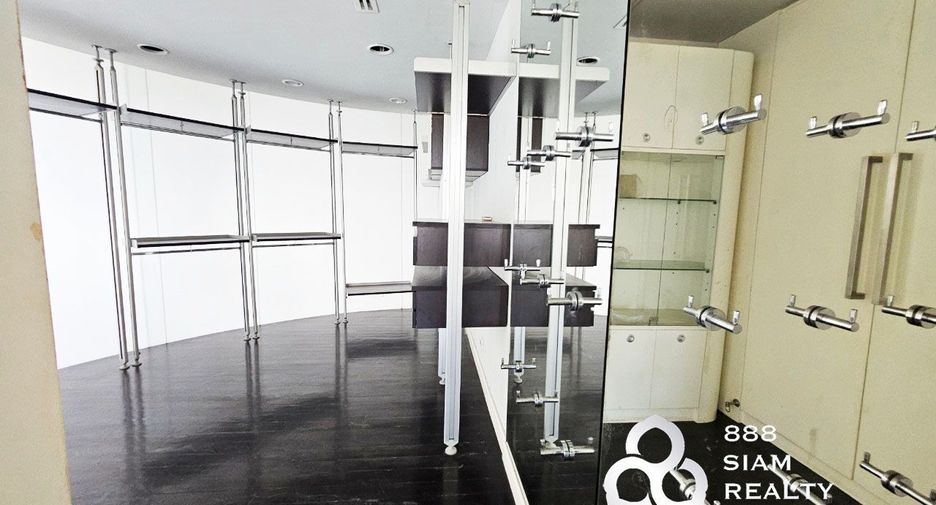 For sale 3 bedrooms condo in Yan Nawa, Bangkok