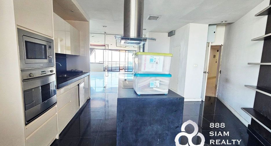 For sale 3 bedrooms condo in Yan Nawa, Bangkok