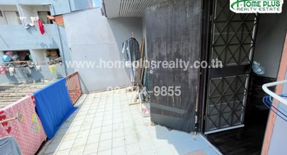 For sale 3 bedrooms townhouse in Bangkok Noi, Bangkok