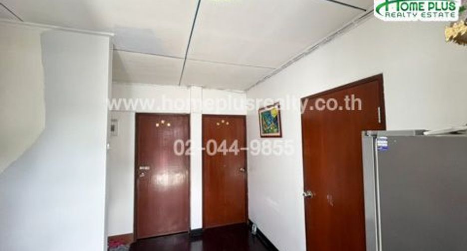 For sale 3 bedrooms townhouse in Bangkok Noi, Bangkok