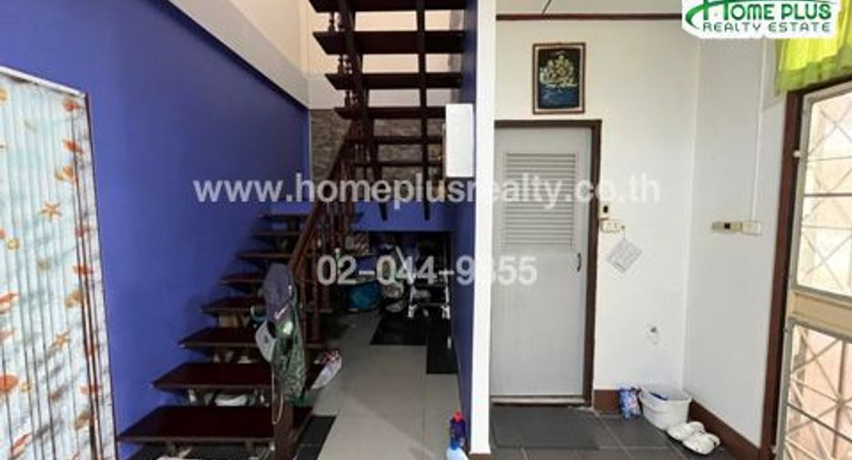 For sale 3 bedrooms townhouse in Bangkok Noi, Bangkok