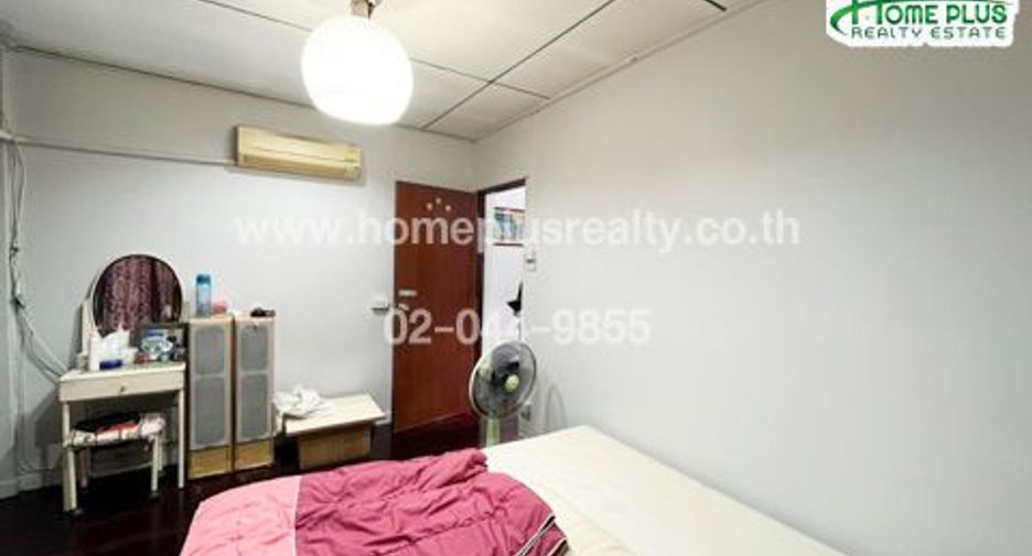 For sale 3 bedrooms townhouse in Bangkok Noi, Bangkok