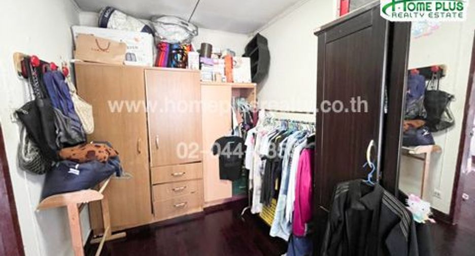For sale 3 bedrooms townhouse in Bangkok Noi, Bangkok