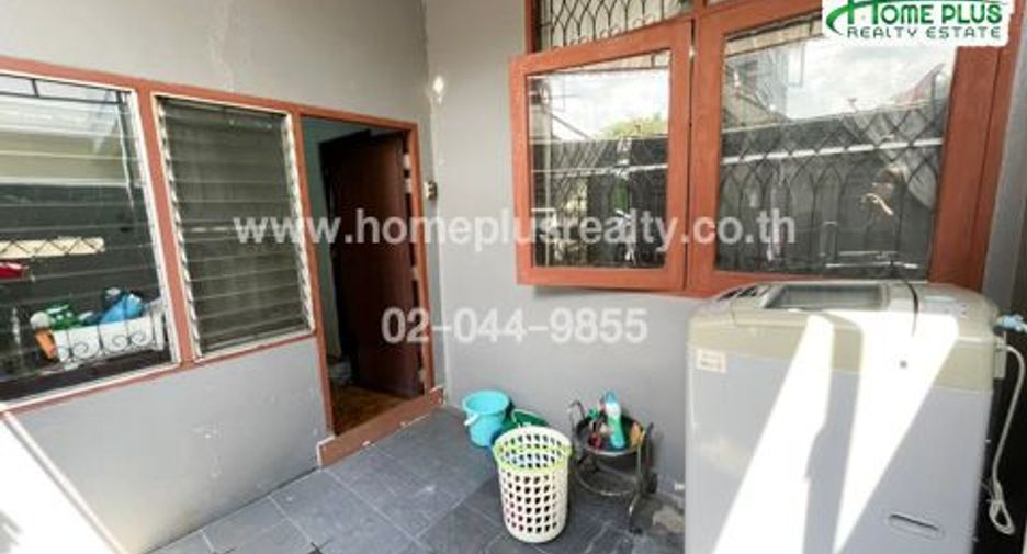 For sale 3 bedrooms townhouse in Bangkok Noi, Bangkok