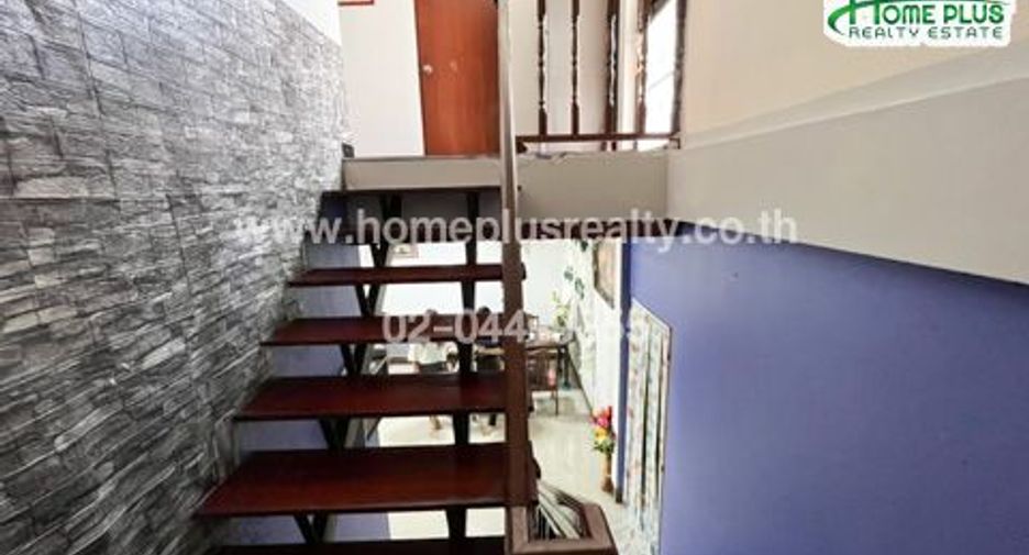For sale 3 bedrooms townhouse in Bangkok Noi, Bangkok