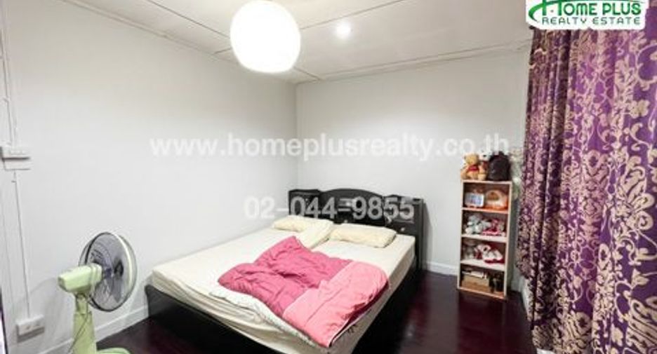 For sale 3 bedrooms townhouse in Bangkok Noi, Bangkok