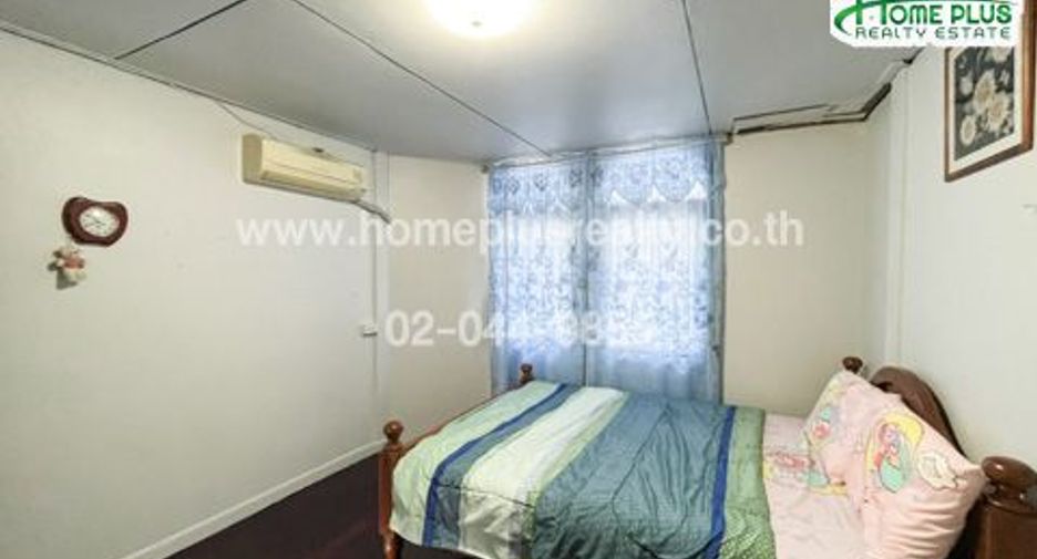 For sale 3 bedrooms townhouse in Bangkok Noi, Bangkok
