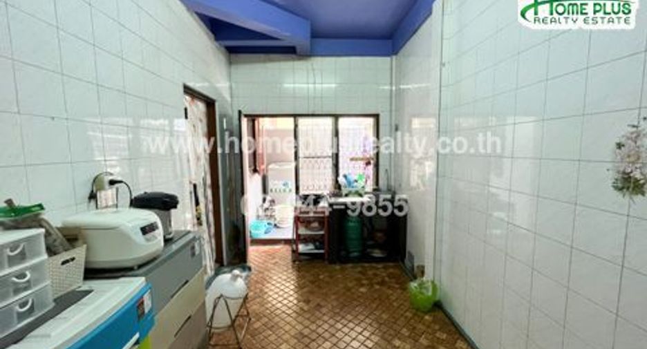 For sale 3 bedrooms townhouse in Bangkok Noi, Bangkok