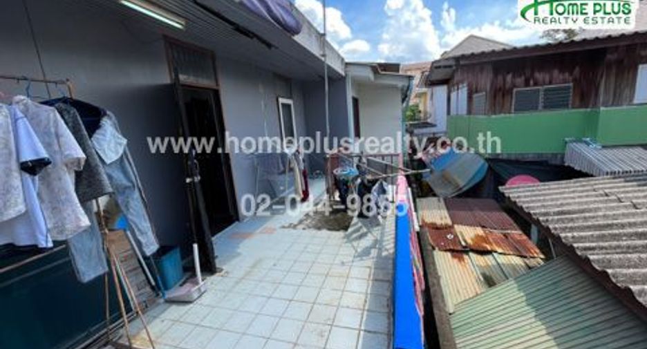 For sale 3 bedrooms townhouse in Bangkok Noi, Bangkok