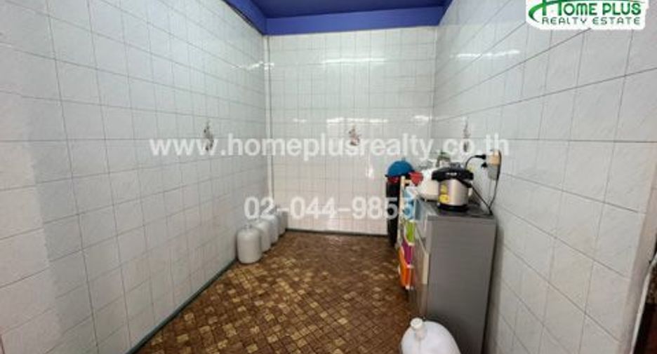 For sale 3 bedrooms townhouse in Bangkok Noi, Bangkok