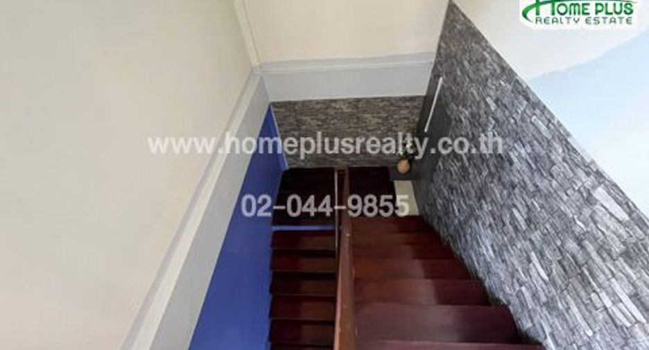 For sale 3 bedrooms townhouse in Bangkok Noi, Bangkok