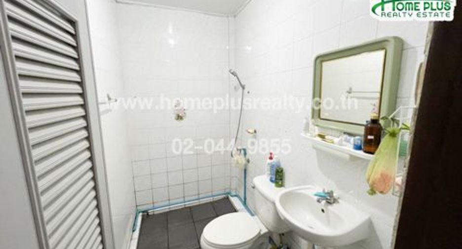 For sale 3 bedrooms townhouse in Bangkok Noi, Bangkok
