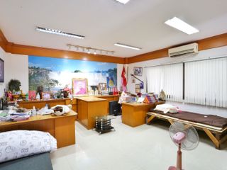 For rent 2 bed warehouse in Khlong Sam Wa, Bangkok