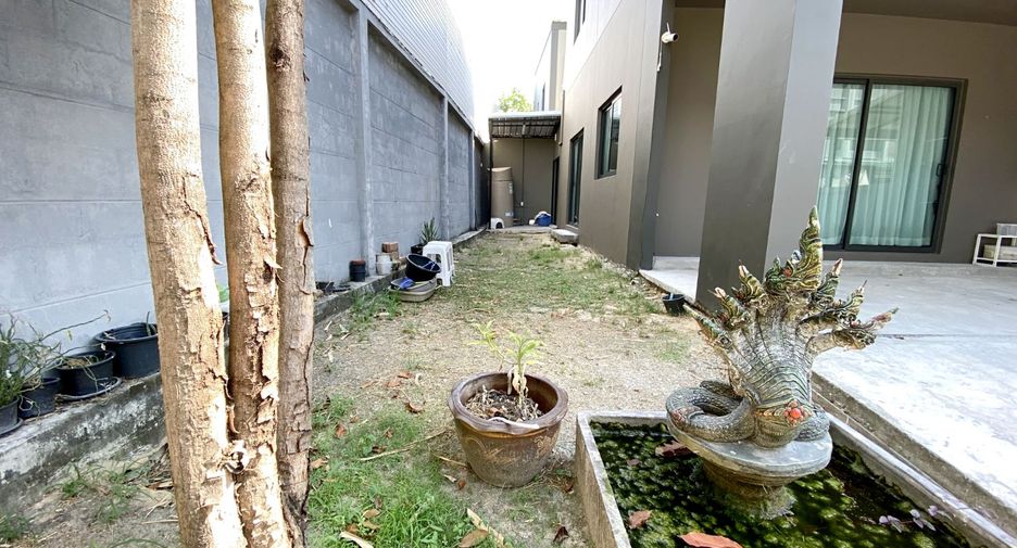 For sale 3 bedrooms townhouse in Mueang Pathum Thani, Pathum Thani