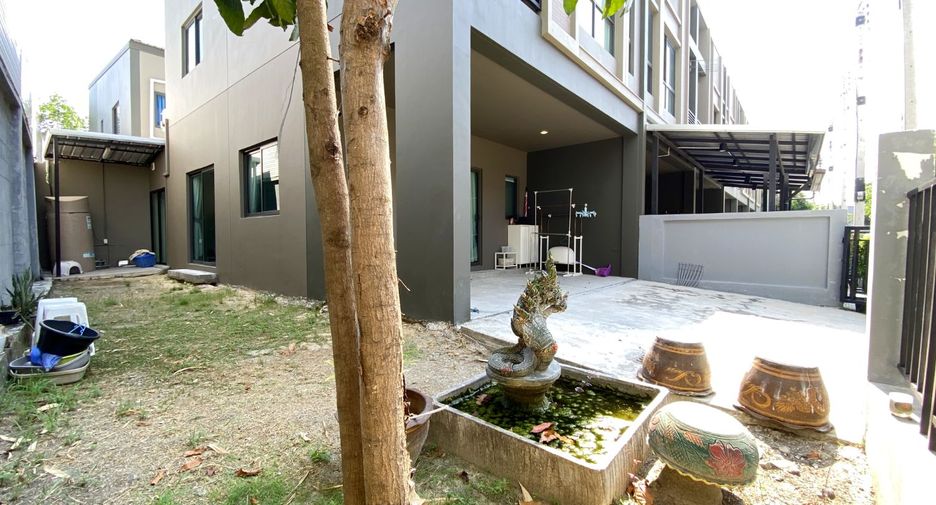 For sale 3 bedrooms townhouse in Mueang Pathum Thani, Pathum Thani