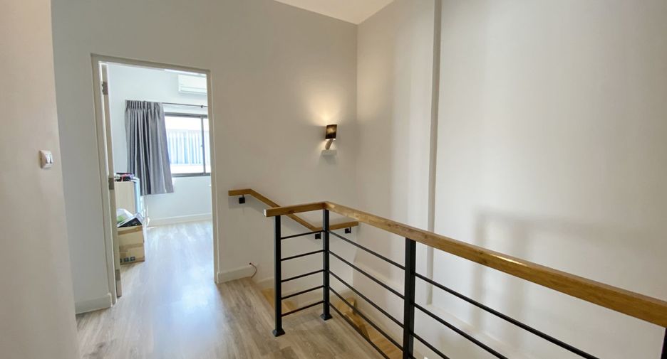 For sale 3 bedrooms townhouse in Mueang Pathum Thani, Pathum Thani