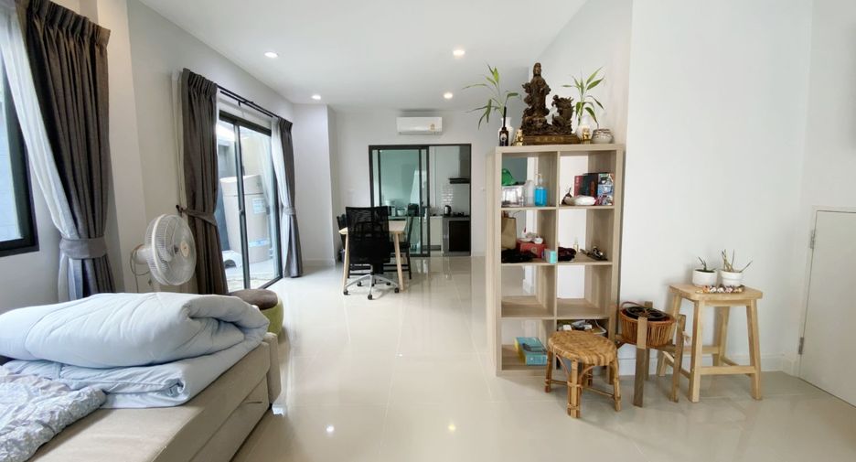 For sale 3 bedrooms townhouse in Mueang Pathum Thani, Pathum Thani