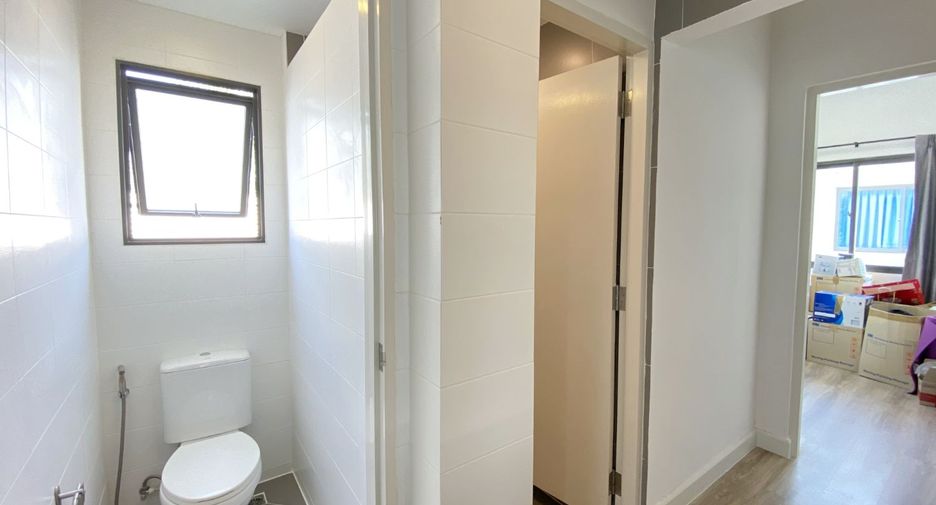 For sale 3 bedrooms townhouse in Mueang Pathum Thani, Pathum Thani