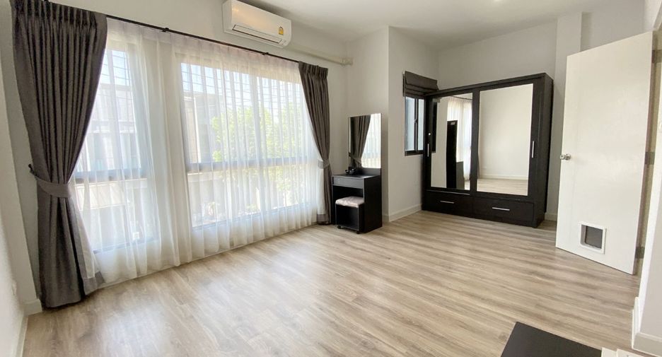 For sale 3 bedrooms townhouse in Mueang Pathum Thani, Pathum Thani