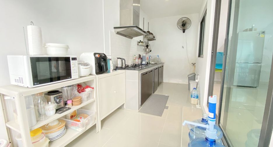 For sale 3 bedrooms townhouse in Mueang Pathum Thani, Pathum Thani