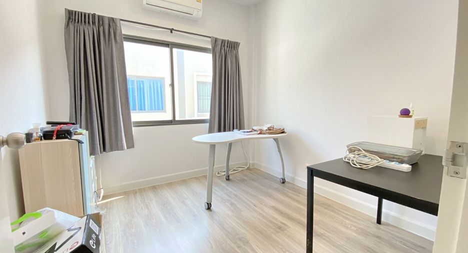 For sale 3 bedrooms townhouse in Mueang Pathum Thani, Pathum Thani