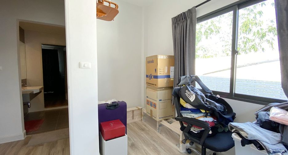 For sale 3 bedrooms townhouse in Mueang Pathum Thani, Pathum Thani