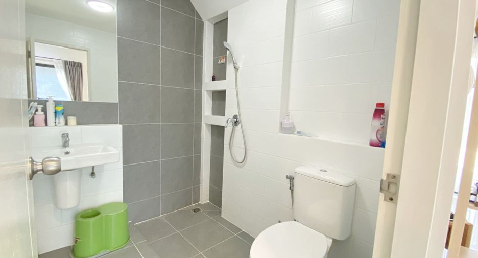 For sale 3 bedrooms townhouse in Mueang Pathum Thani, Pathum Thani