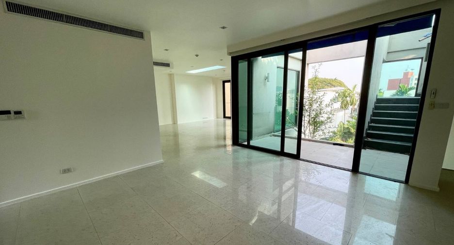 Wohnung zur Miete mit 3 Zimmer in Yan Nawa, Bangkok