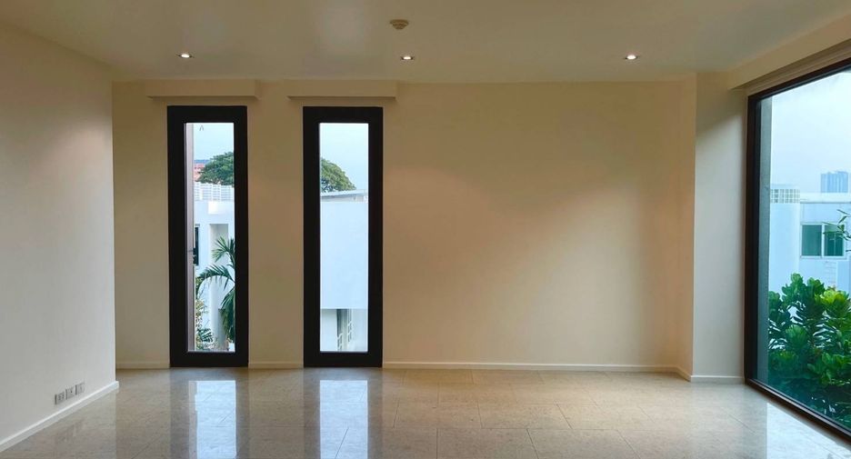 Wohnung zur Miete mit 3 Zimmer in Yan Nawa, Bangkok